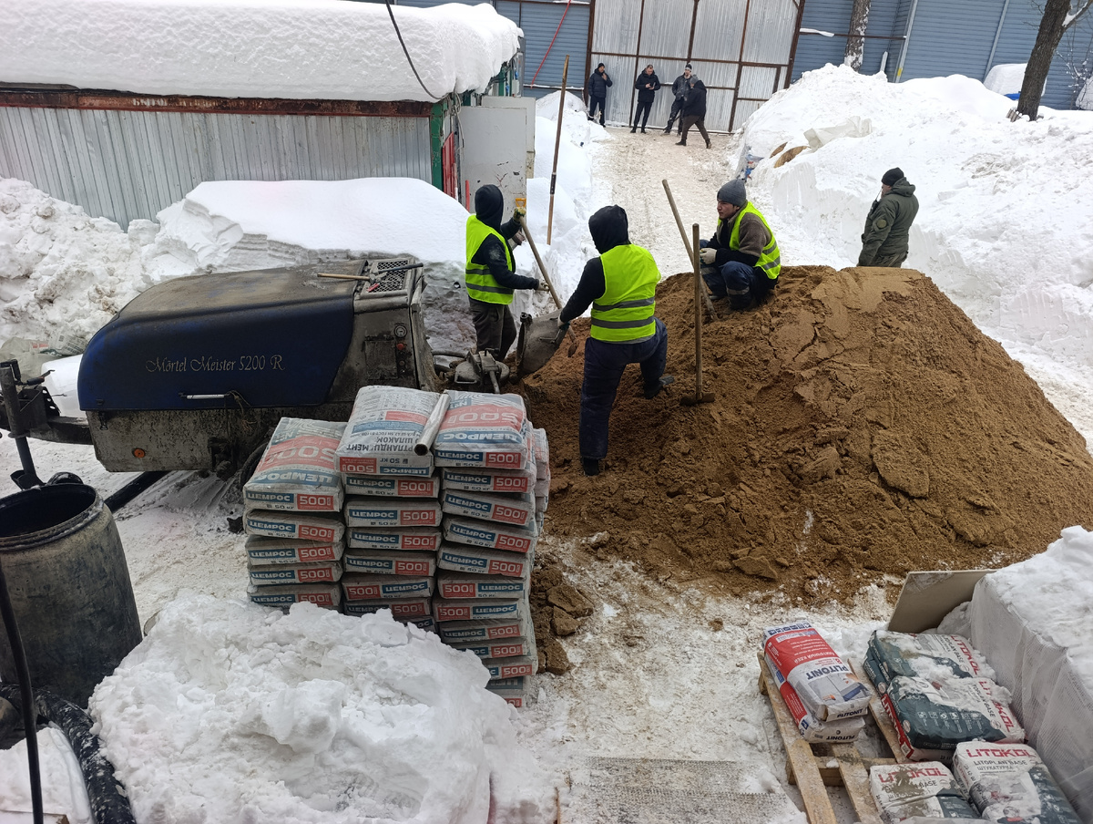 Подготовка материалов для полусухой стяжки пола