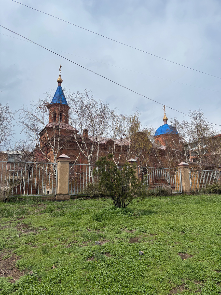 Иногда достаточно просто увидеть храм… и уже хочется зайти.