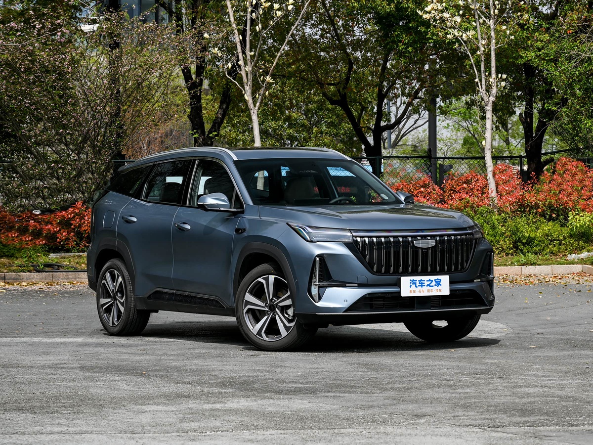 Geely Boyue L образца 2025 г. для Китая. Фото: autohome.com