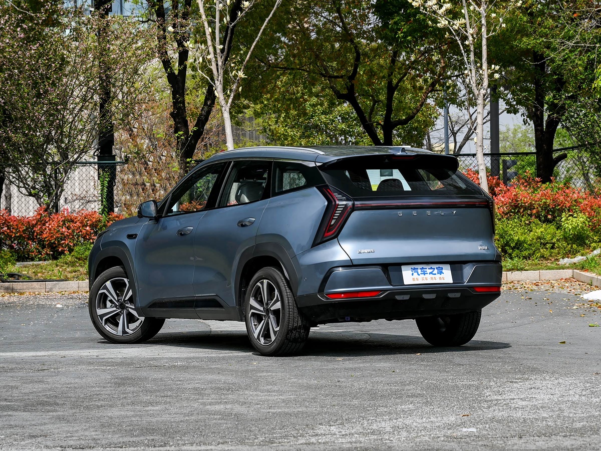 Geely Boyue L образца 2025 г. для Китая. Фото: autohome.com