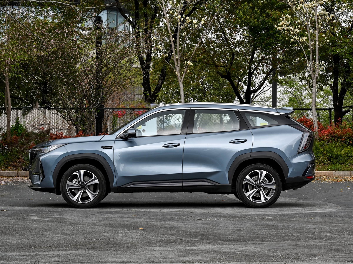 Geely Boyue L образца 2025 г. для Китая. Фото: autohome.com