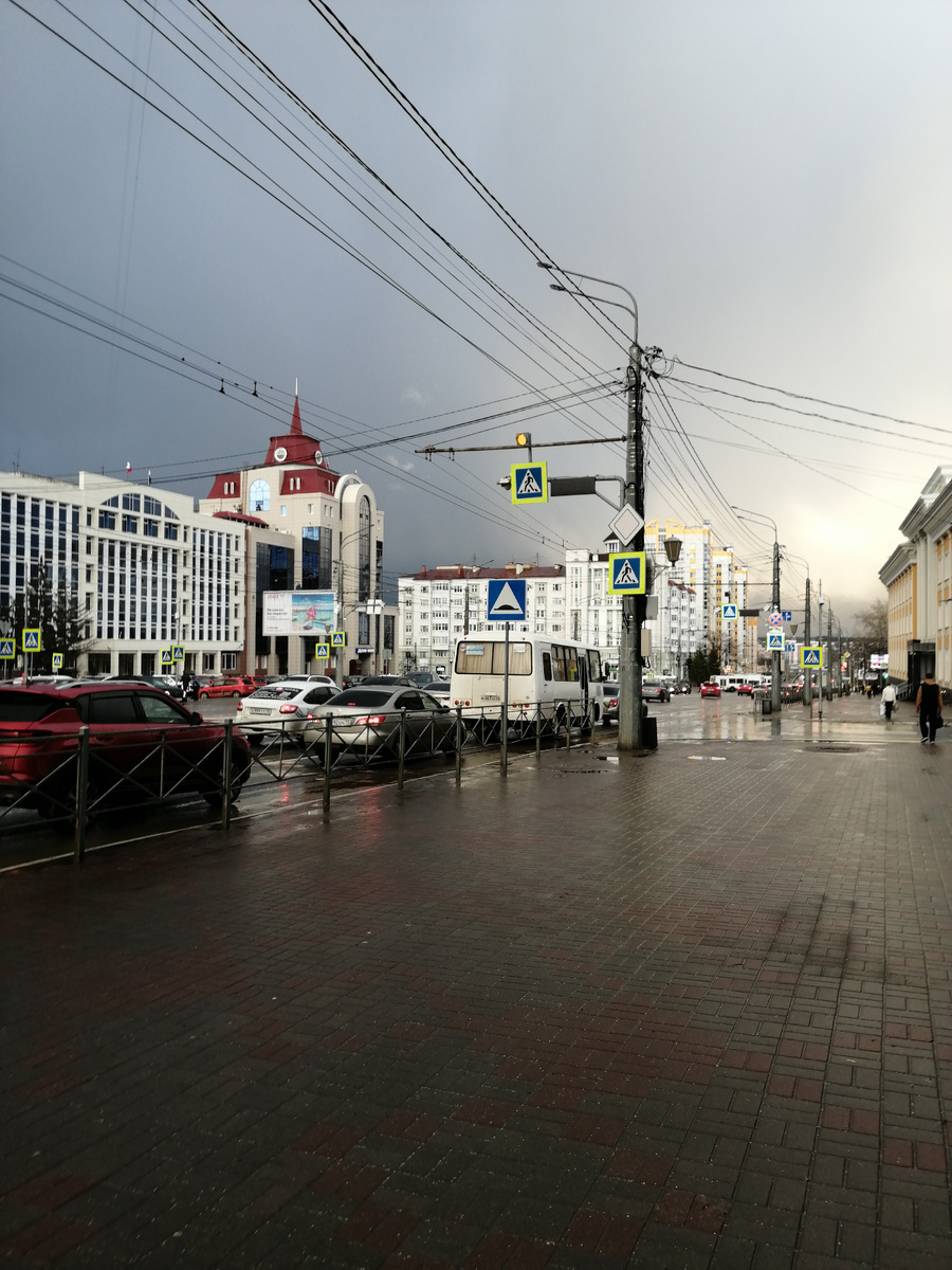 Сегодня такая погода. Иду с остановки домой. 