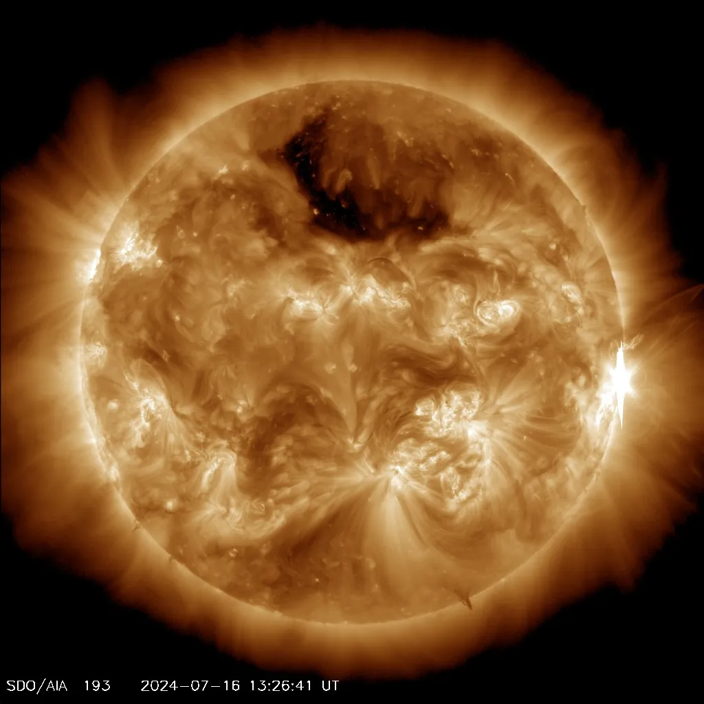 https://science.nasa.gov/blogs/solar-cycle-25/2024/07/16/strong-solar-flare-erupts-from-sun-11/