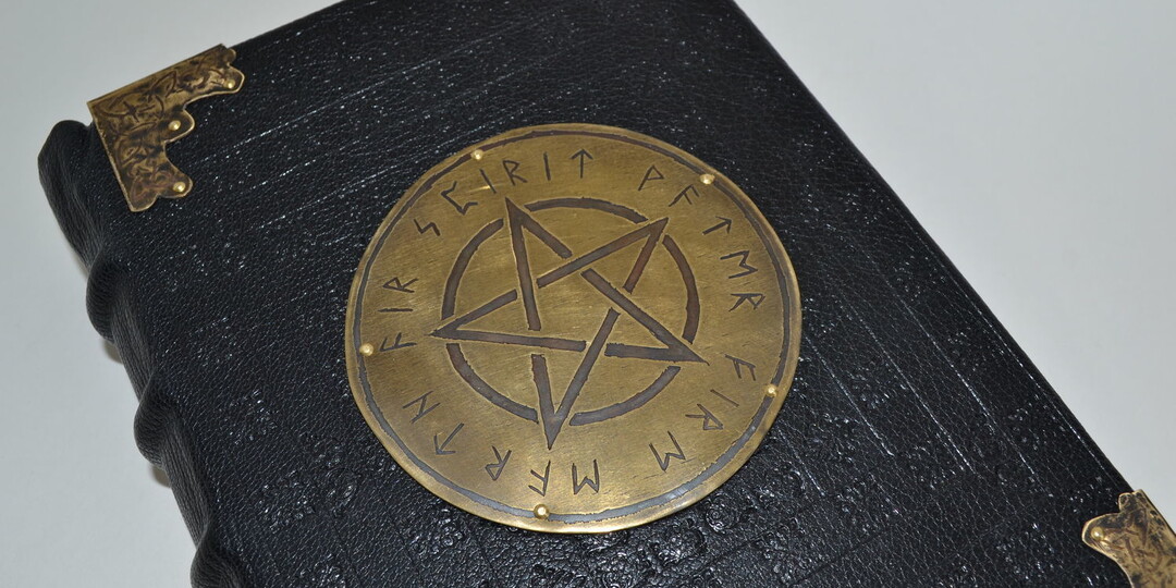 Рыжая ведьма.