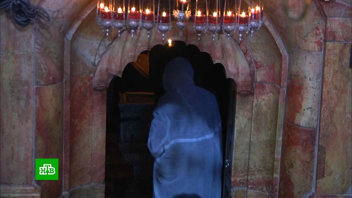    Благодатный огонь из Иерусалима доставят в Москву специальным рейсом