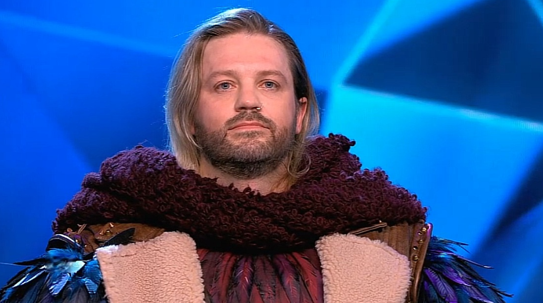 Кто скрывался под маской Колибри / Лягушки? Кто снял маску в 10 выпуске шоу "Маска 7" от 12.04.26? Какие песни пели участники?