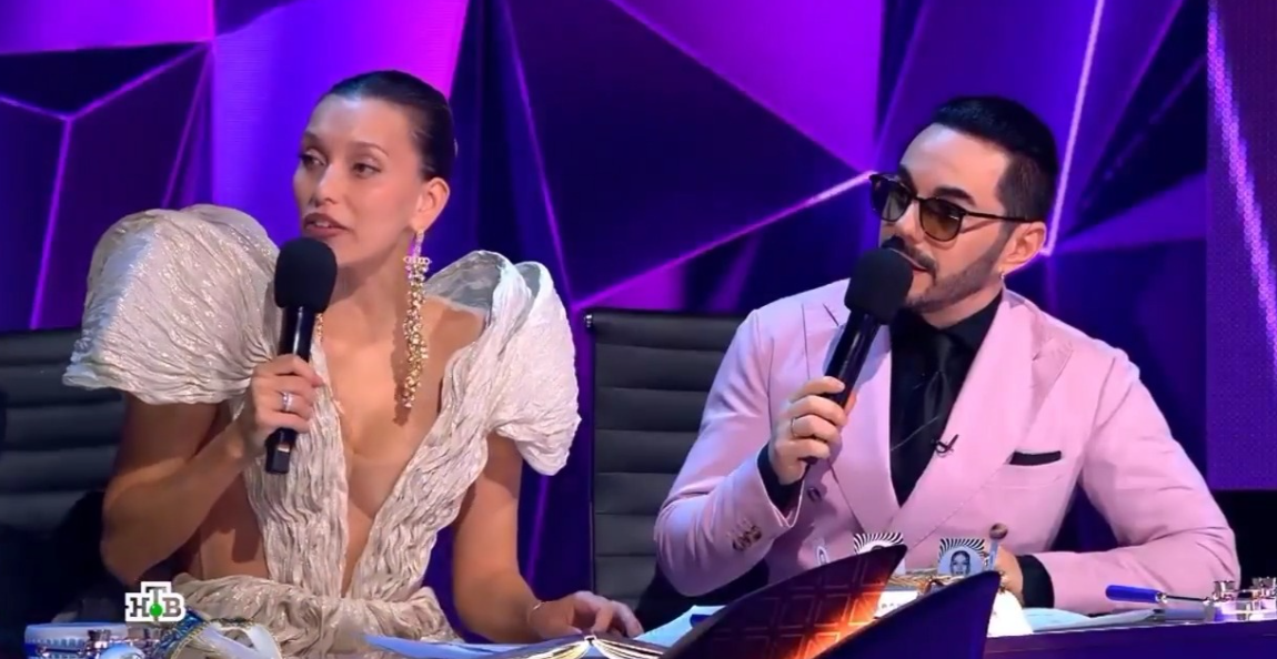 Кто скрывался под маской Колибри / Лягушки? Кто снял маску в 10 выпуске шоу "Маска 7" от 12.04.26? Какие песни пели участники?