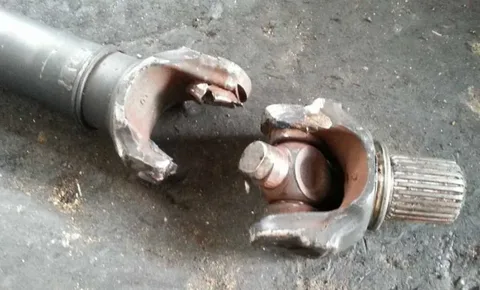 Как распознать износ карданного вала, провести диагностику и выбрать ремонт или замену