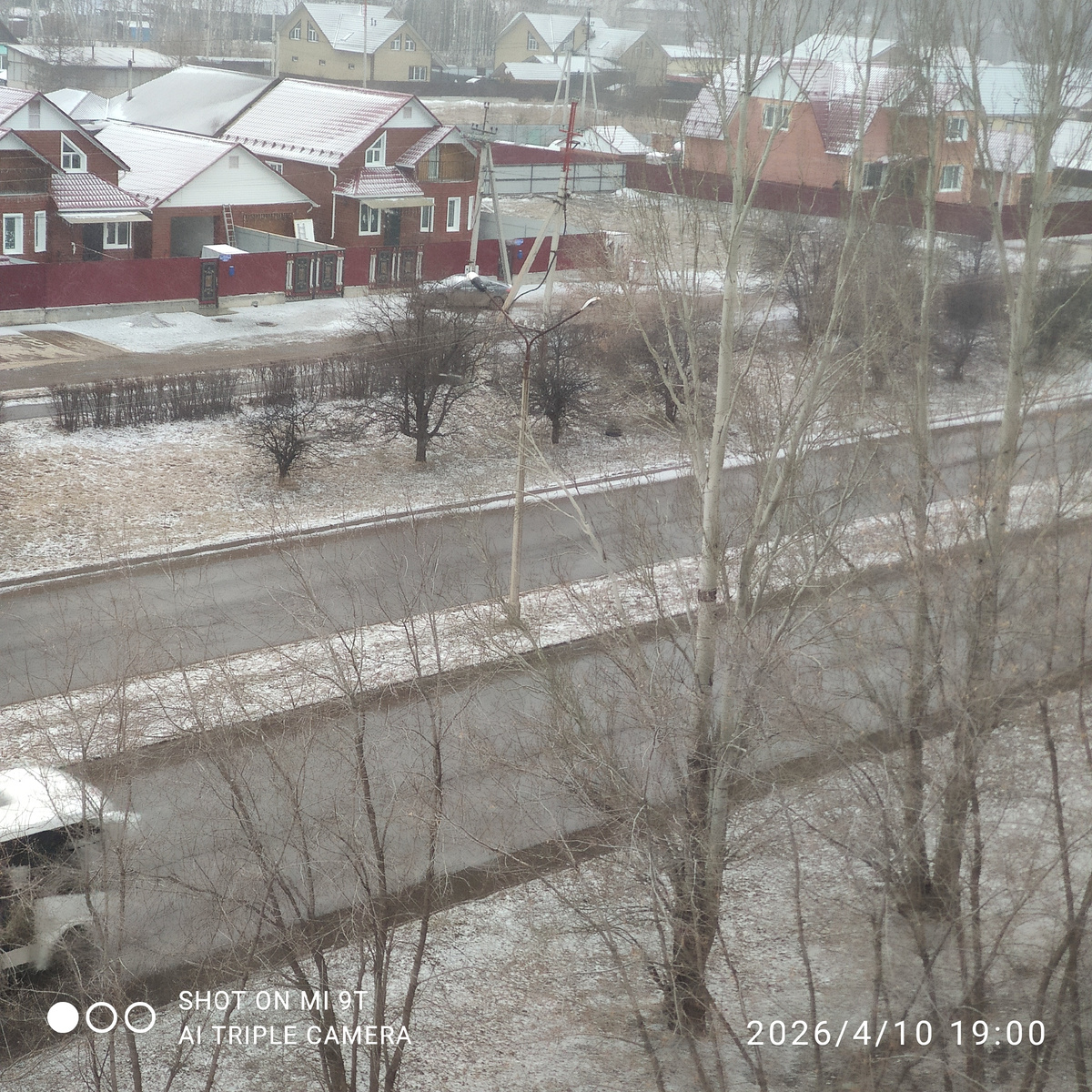 снег за окном