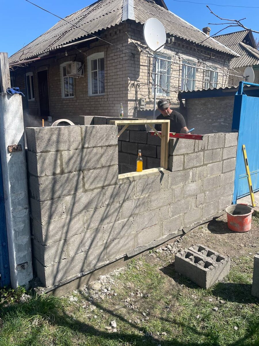 Построили сарай для угля (углярню) в Макеевке ДНР
