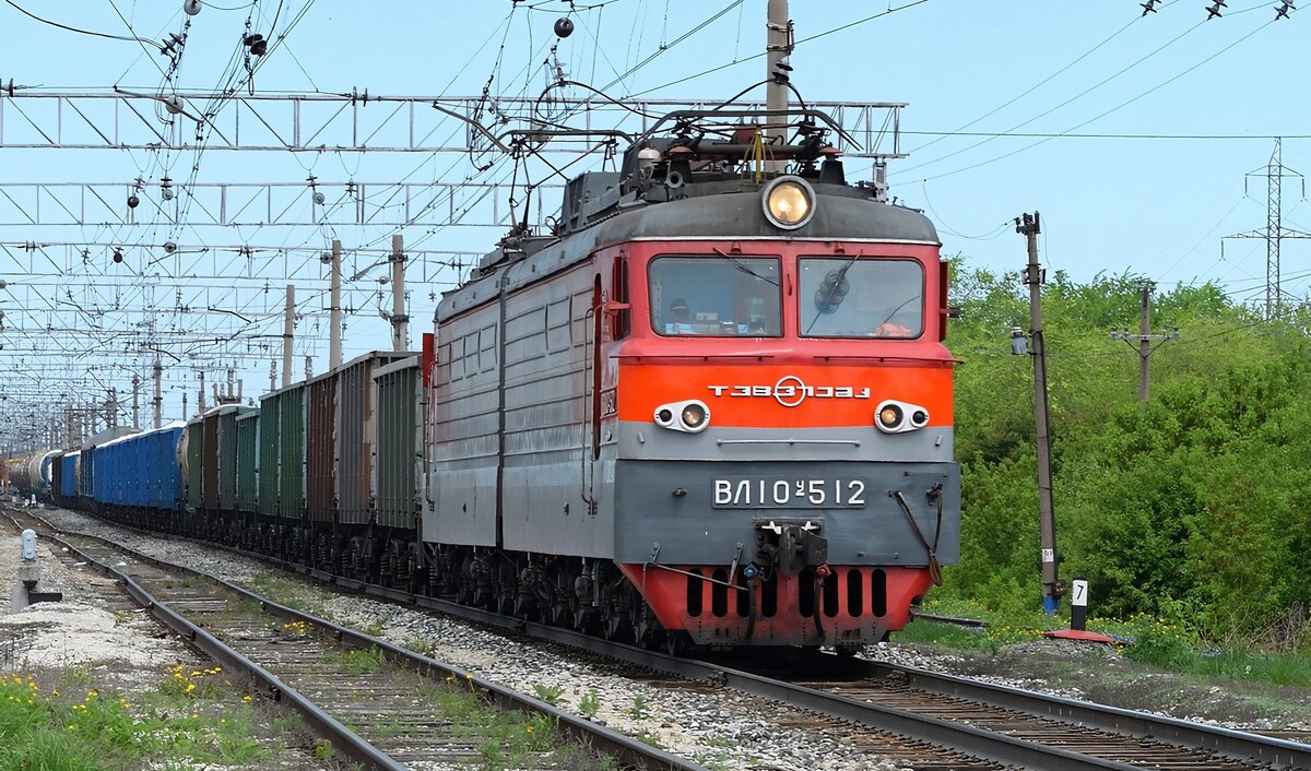 ВЛ10У-512. Россия, Самарская область, станция Химзаводская. Автор: pupil-jc. Дата: 11 мая 2016 г.