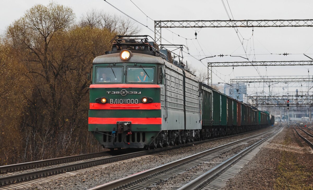 ВЛ10У-1000. Россия, Москва, перегон Царицыно - Люблино-Южное. Автор: Nyanvan. Дата: 5 ноября 2017 г.