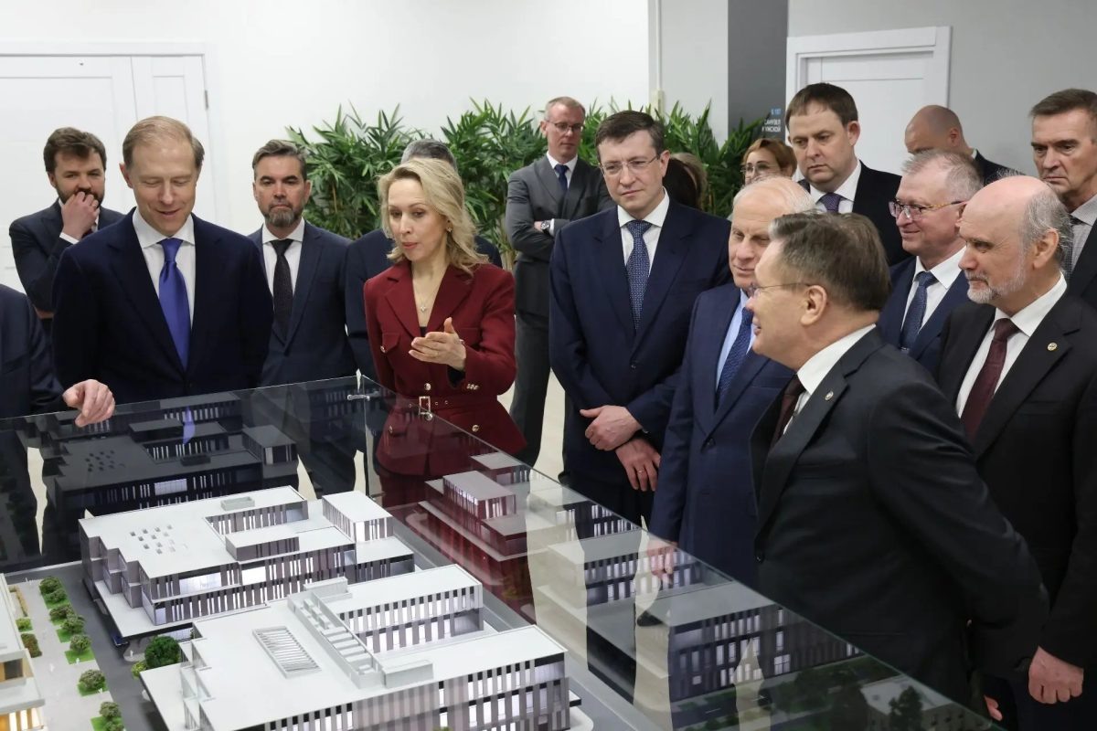    Денис Мантуров и Глеб Никитин посетили Саров с рабочим визитом