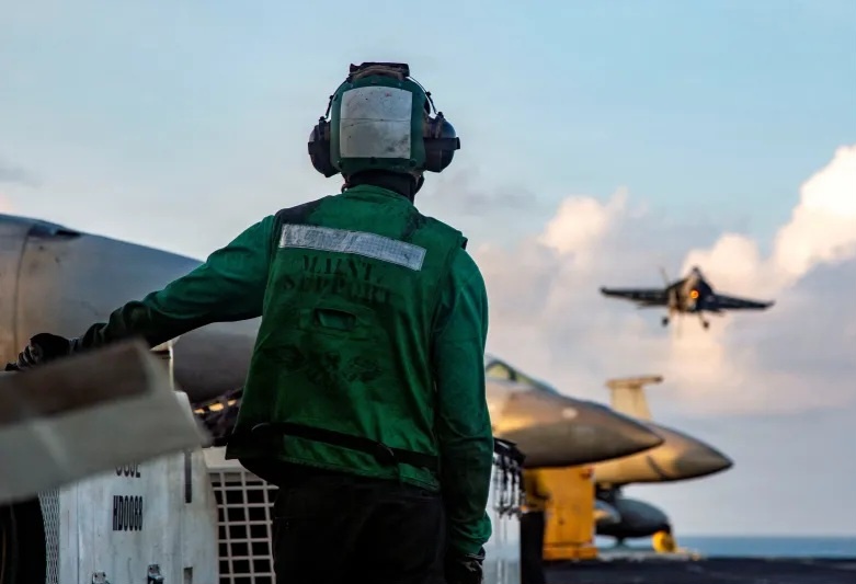 На борту авианосца Авраам Линкольн во время войны в Иране, март 2026 года. ВМС США / Reuters.