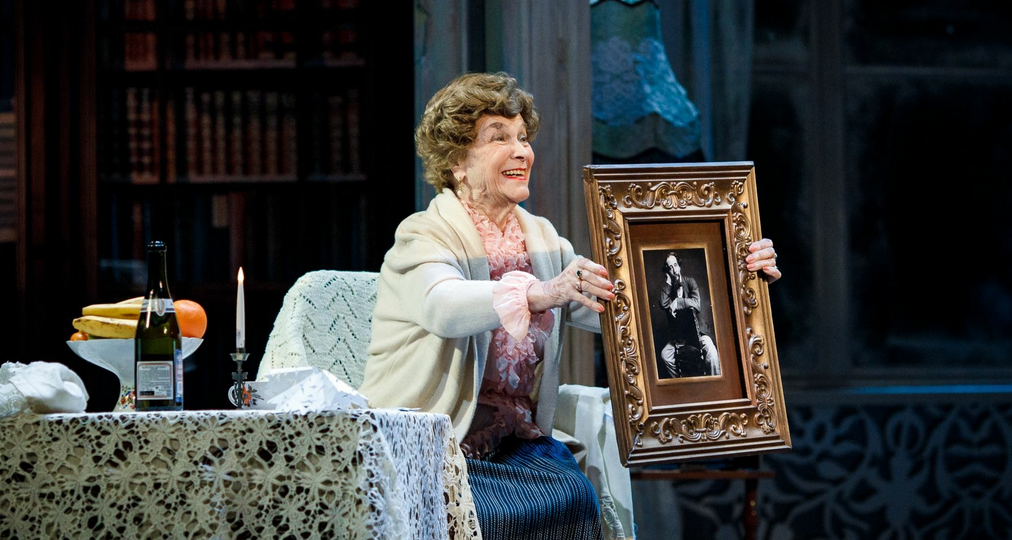 Спектакль «Семья в подарок» в театре-фестивале «Балтийский дом»