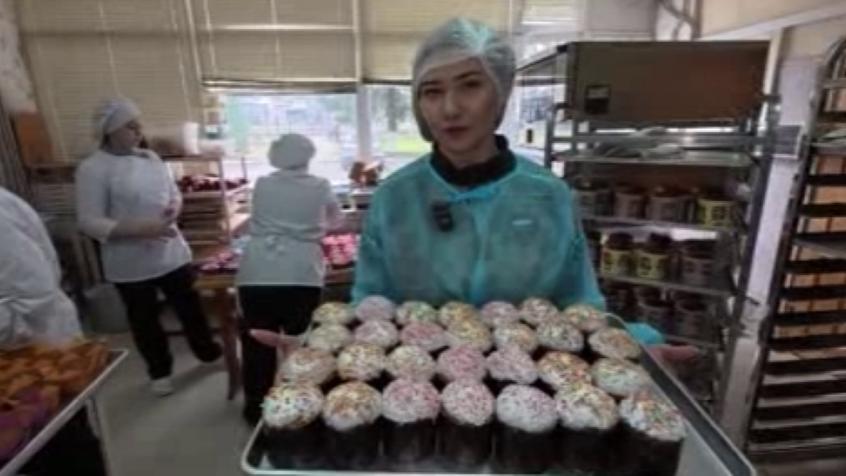    Съемочная группа ГТРК «Курск» доставила нашим бойцам куличи к Пасхе