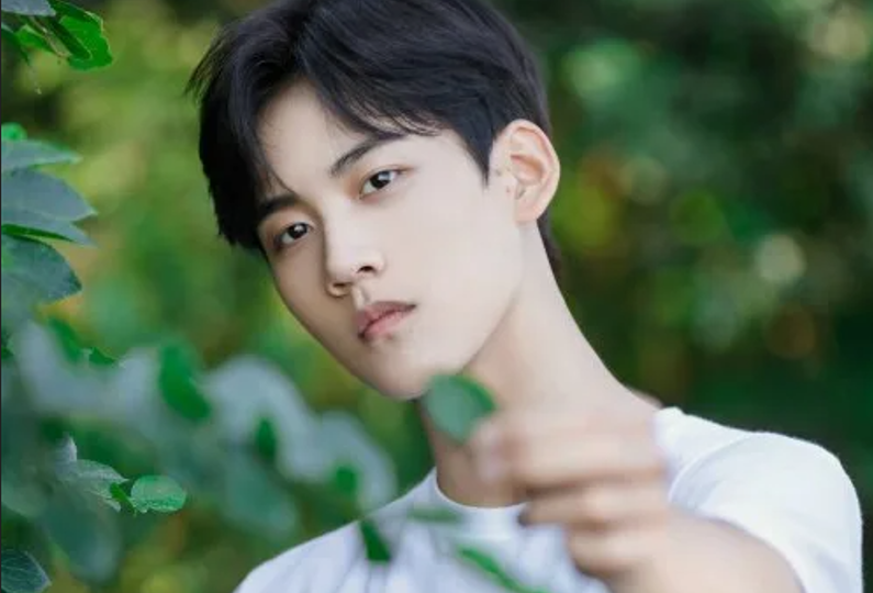 Актёр Чжоу Кэюй официально сменил гражданство: теперь он — китаец