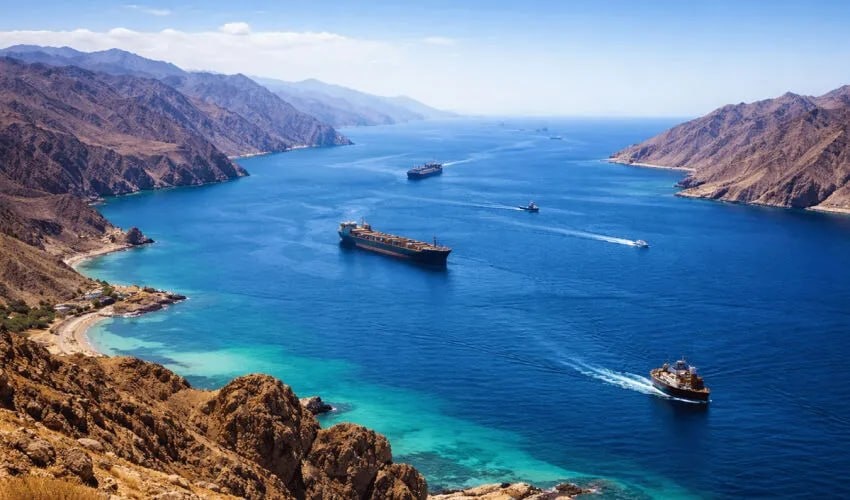 Иран будет пропускать через Ормуз не более 15 судов в день