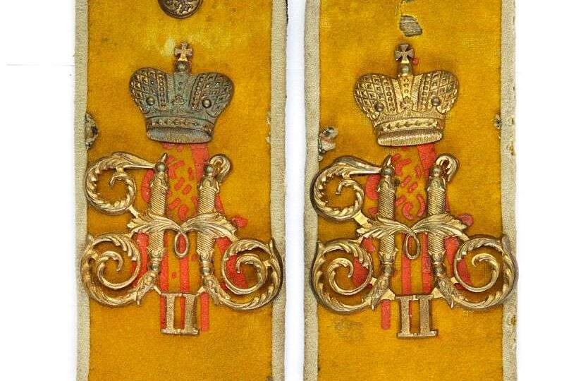 Погоны нижних чинов Его Величества (1-й) роты 12-го гренадерского Астраханского полка.