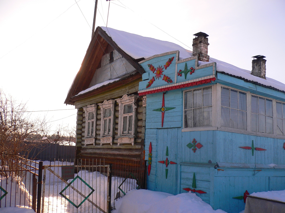 Так выглядел дом в 90е гг. Голубая пристройка называется терраска.
