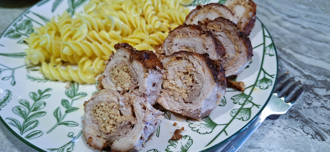 Мясные рулетики с грецким орехом и сыром в духовке — пошаговый рецепт с фото