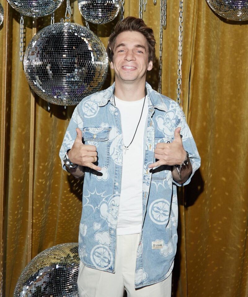    Актер Даниил Вахрушев.