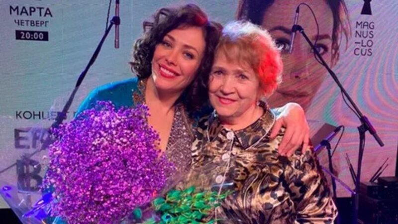    Тяжелое решение: актриса была вынуждена заблокировать родную мать.