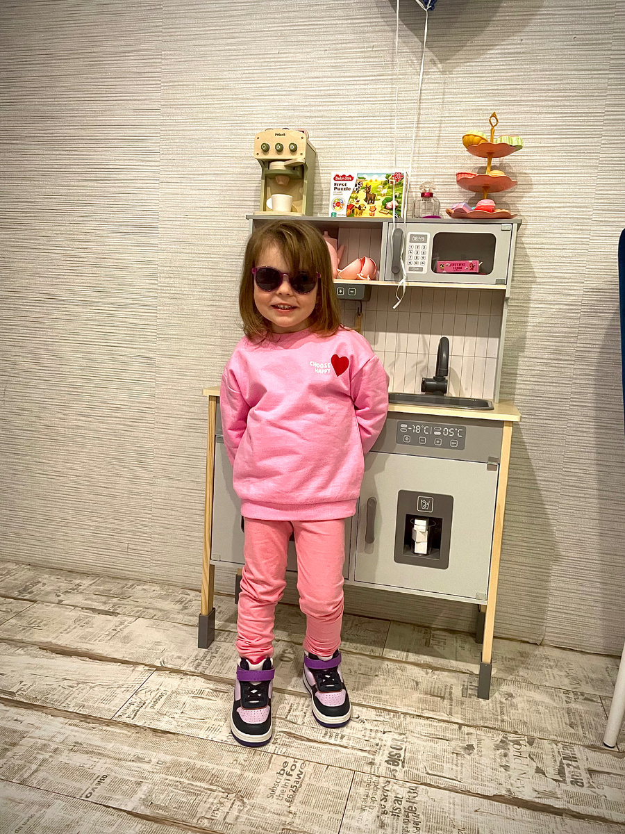 Маша любит позировать, но не долго )