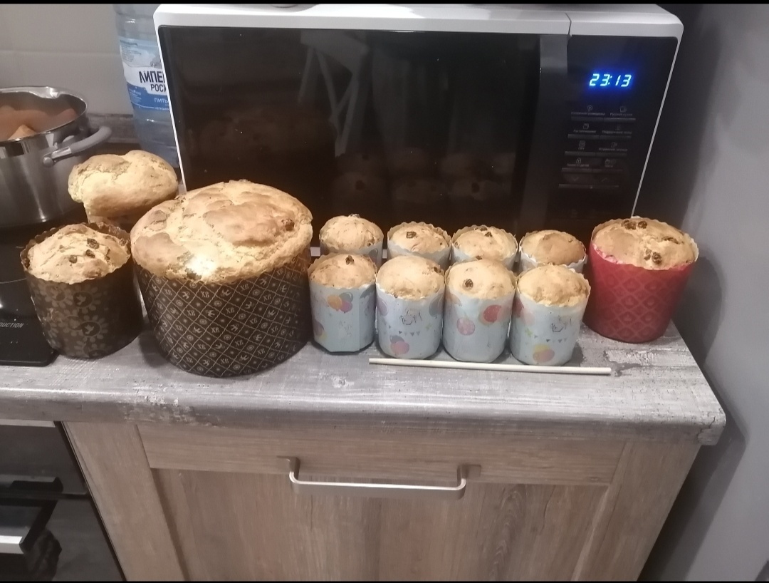 Мои куличи (пока без верхушек)