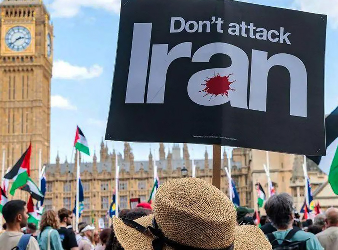 used image: People gather outside the UK parliament protesting against Israel's attacks on Iran // Internet