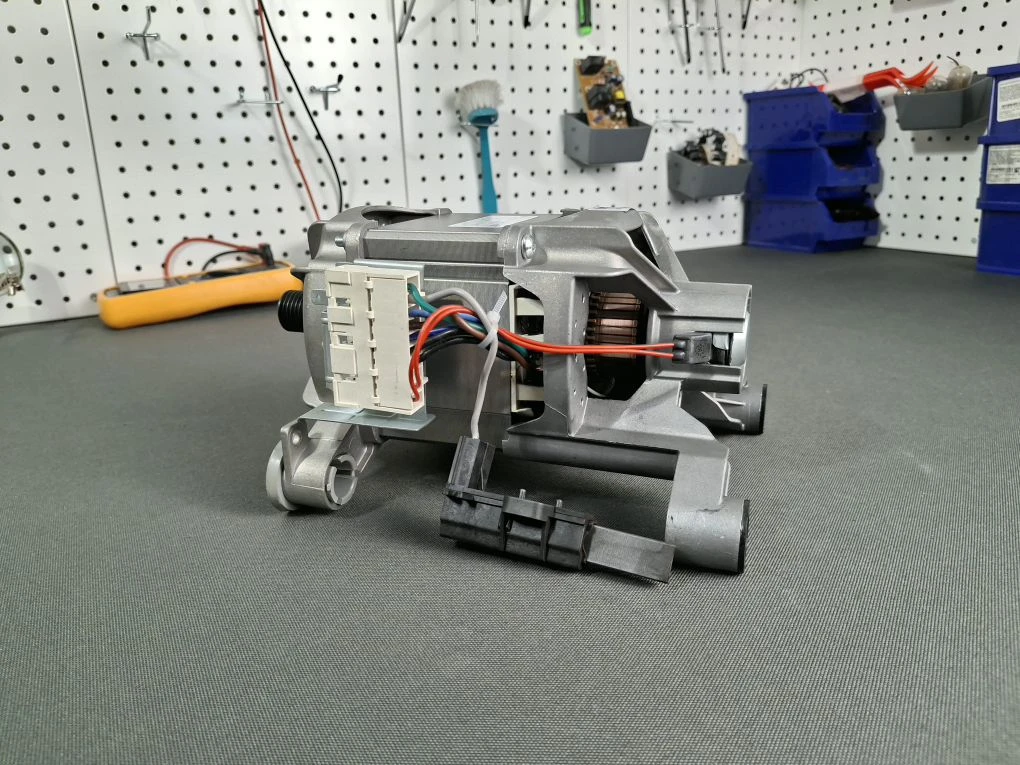 Двигатель стиральной машина Whirlpool AWS61012