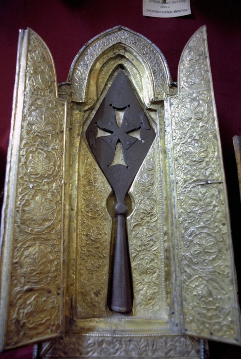    Святой Гегард (копье), которым предположительно римский воин пронзил распятого Иисуса Христа. Фото: РИА Новости/ Олег Макаров