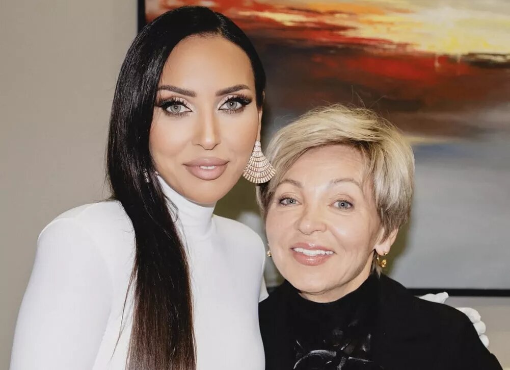    Алсу провела вечер с мамой: "Такая красивая"