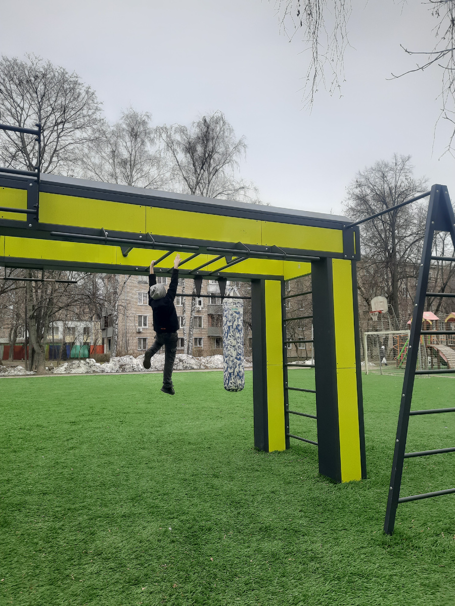 Тренируется. Фото просто для обложки