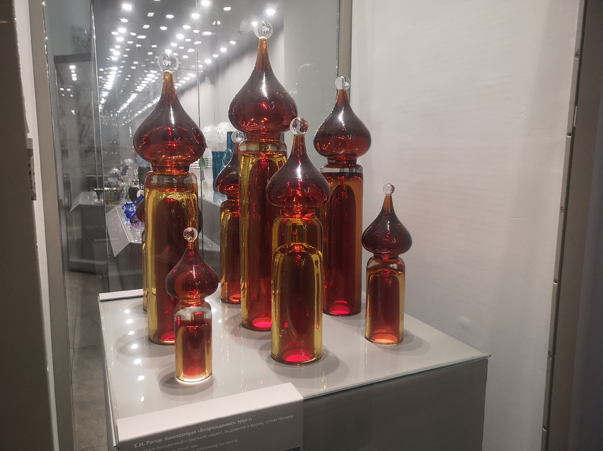 "Возрождение" - композиция 1995 года посвящена надежде на возрождение России