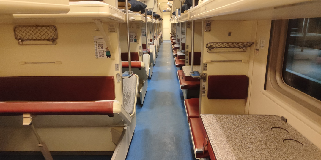 Наконец-то, еду в новом вагоне в Москву из Крыма! Там есть чем дышать!