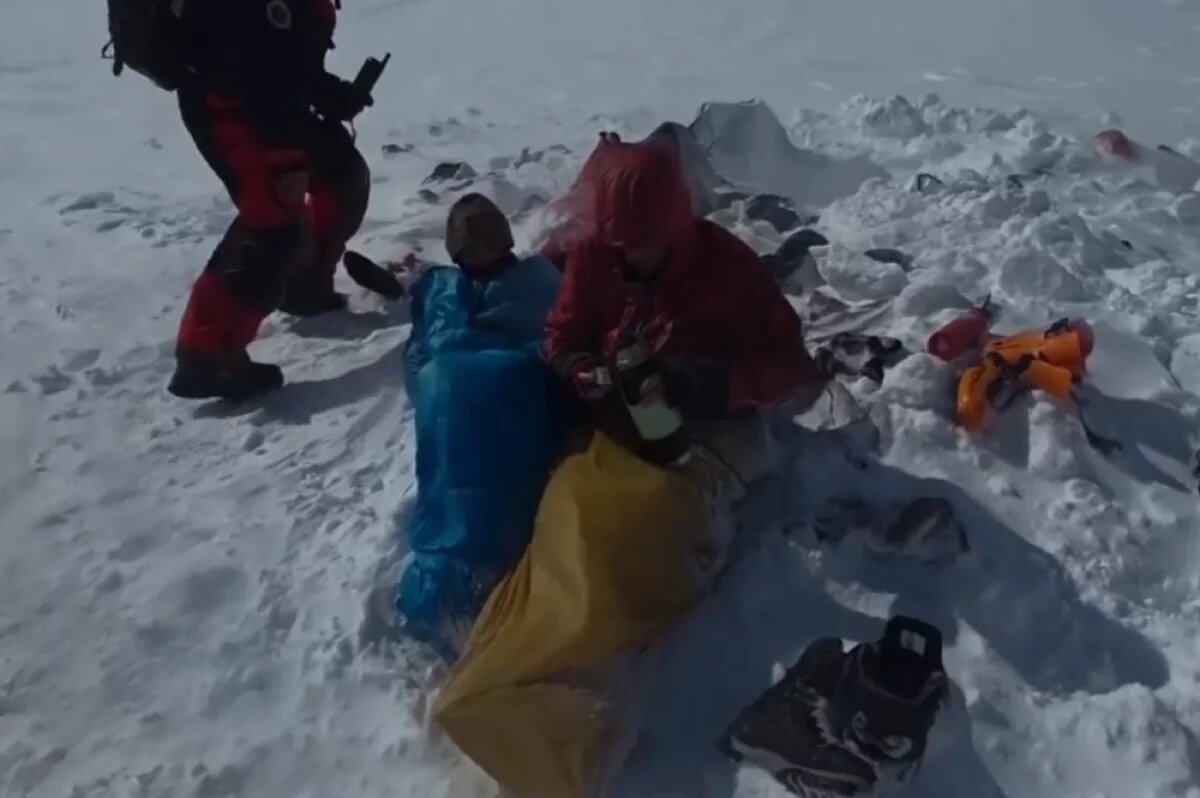    «Как на перевале Дятлова»: туристы на Камчатке разрезали палатку изнутри