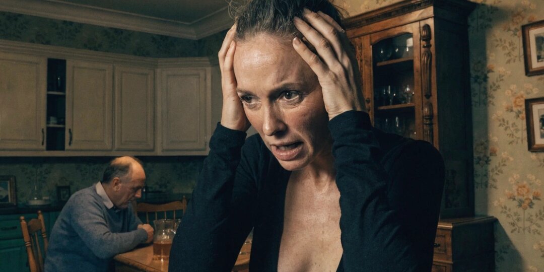 — Возьми в моем телефоне, — крикнул муж из душа. Вместе со страховкой там лежали сорок три фото незнакомки