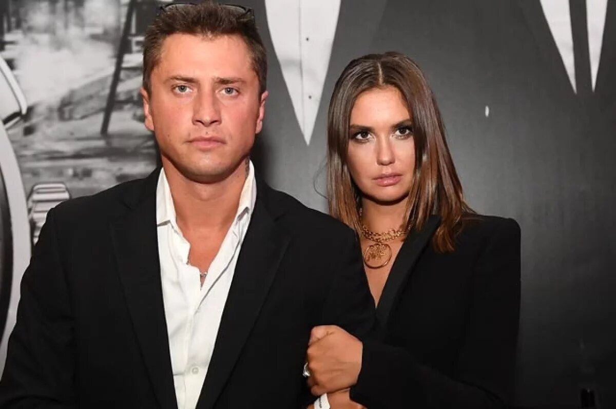    Актеры Павел Прилучный и Агата Муцениеце.