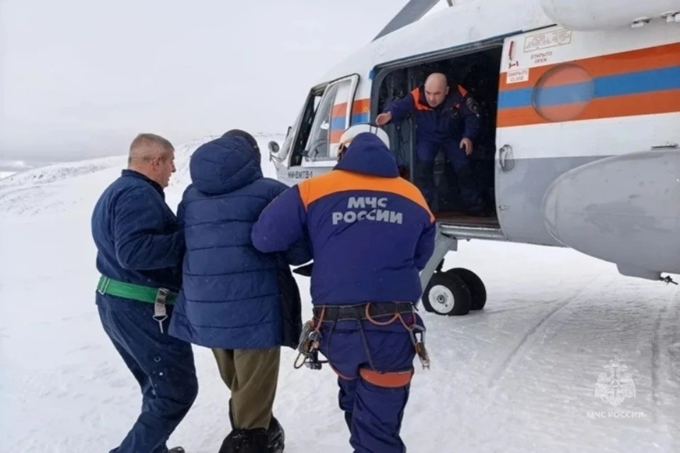    Четверых выживших отправили в больницу с переохлаждением Фото: ГУ МЧС России по Камчатскому краю