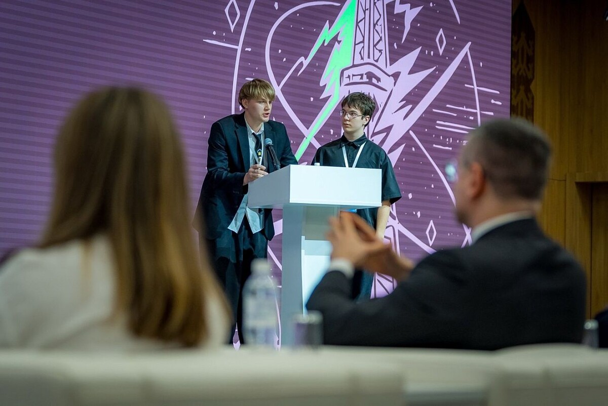    130 школьников из 14 регионов защитили проекты перед экспертами нефтяной отрасли в Ханты-Мансийске