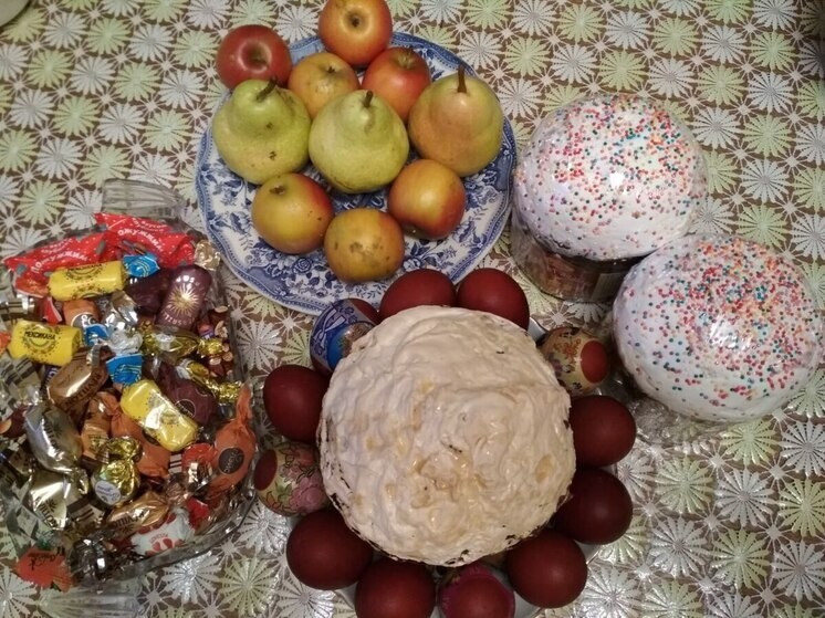     Светлый праздник не должен превращаться в тяжелый живот и заканчиваться вызовом скорой. Пусть ваш стол будет красивым, тело здоровым, а фигура – стройной! Фото: Татьяна Кравченко