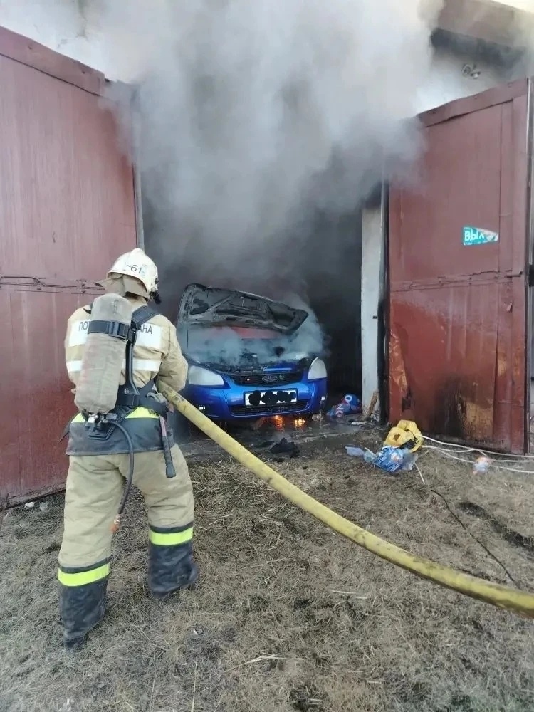    Автомобиль сгорел в гараже в БеломорскеГосударственный комитет Карелии по ОЖ и БН