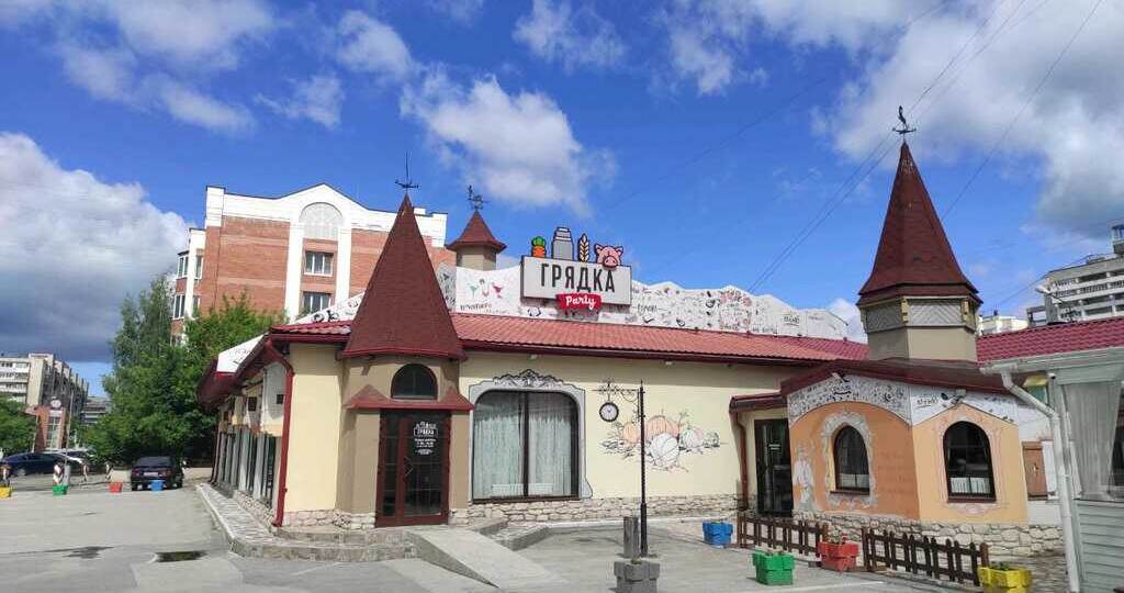 Обед из трёх блюд, пива и кофе на летней веранде тирольского замка в ресторане "Грядка Party" за 625₽