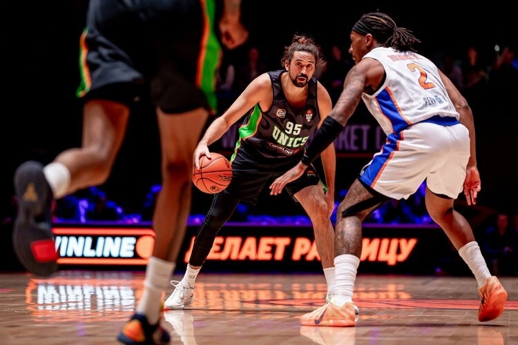    Алексей Швед (с мячом) / фото: unics.ru