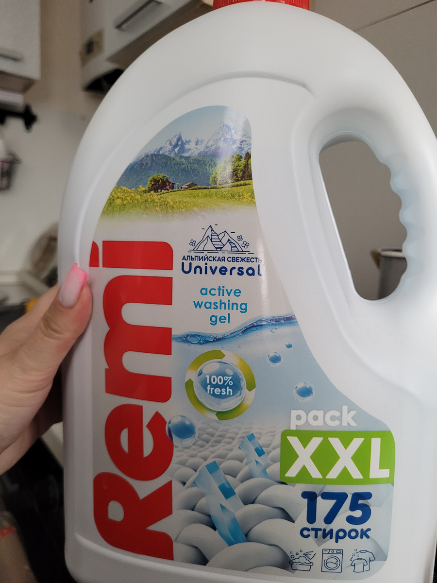 Решила попробовать этот жидкий порошок из магазина чеснок. Запах отсутствует. Стирает хорошо, но пока не пробовала на вещах с пятнами. Обычно стираю частно. Сходила-постирала. 