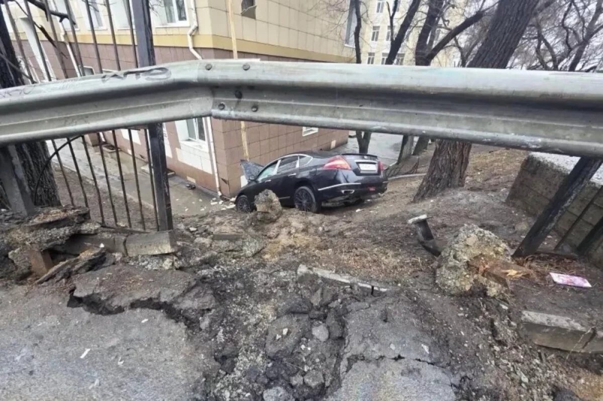    ГАИ Владивостока разыскивает водителя Nissan Teana сбежавшего с места ДТП