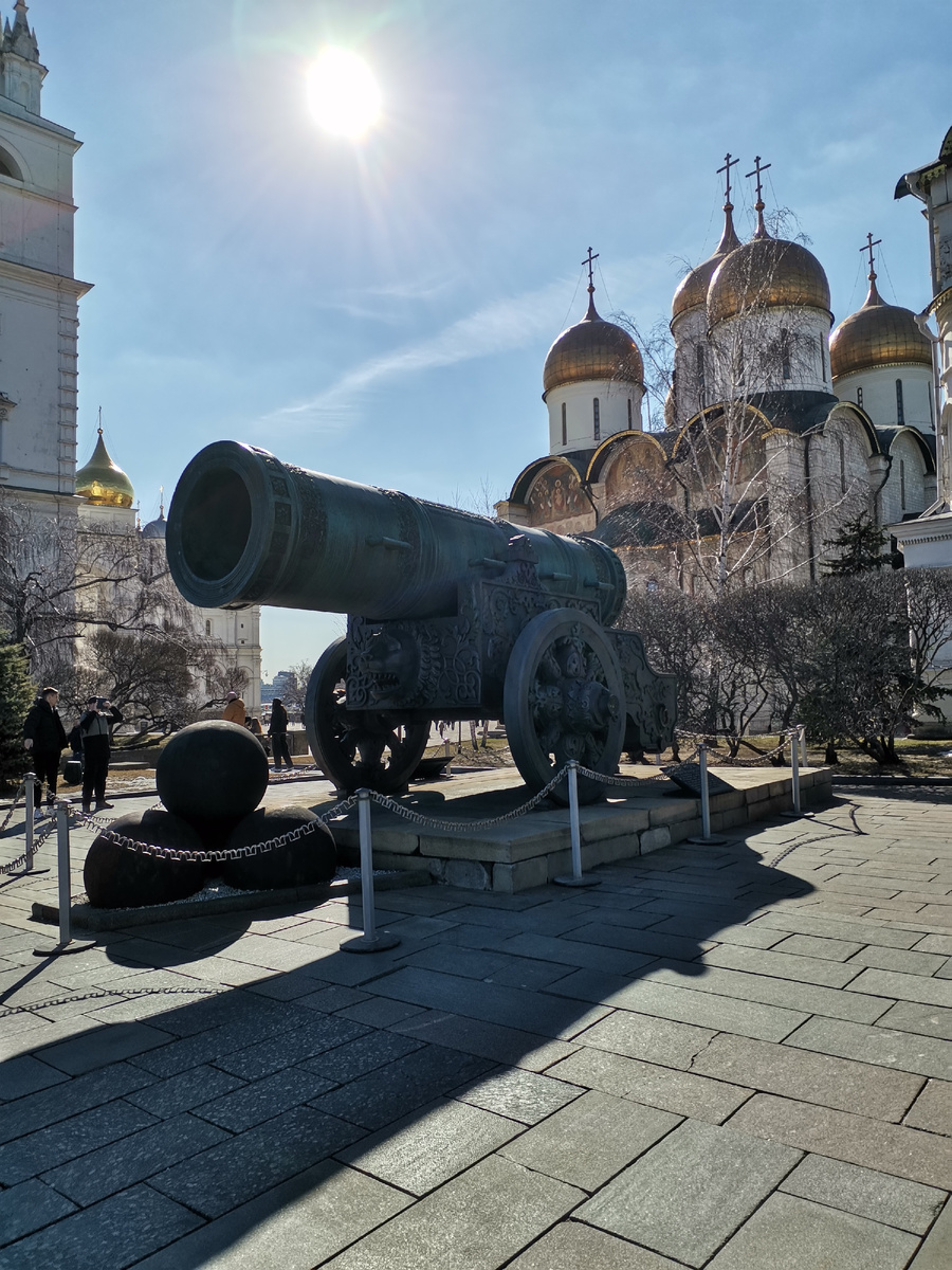 Царь-пушка знаменита тем, что, будучи самой большой пушкой в мире, никогда не стреляла