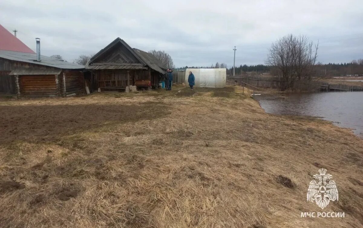    185 придомовых территорий остаются подтопленными в Удмуртии на утро 11 апреля