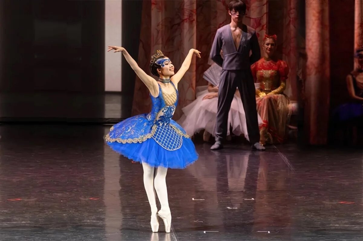    Харука Такеми в "Лебедином озере".